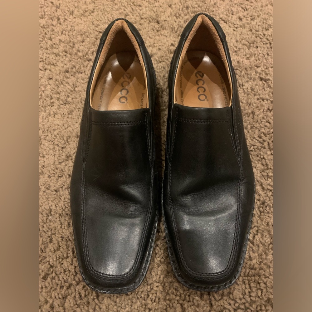 Ecco Seattle Leather Slip-ons